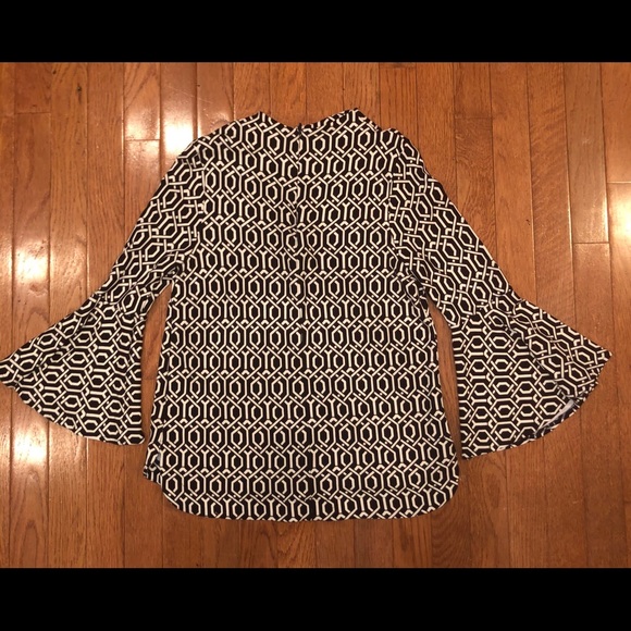 🙃Crown and Ivy Bell Sleeve Blouse🙃 - Picture 5 of 8